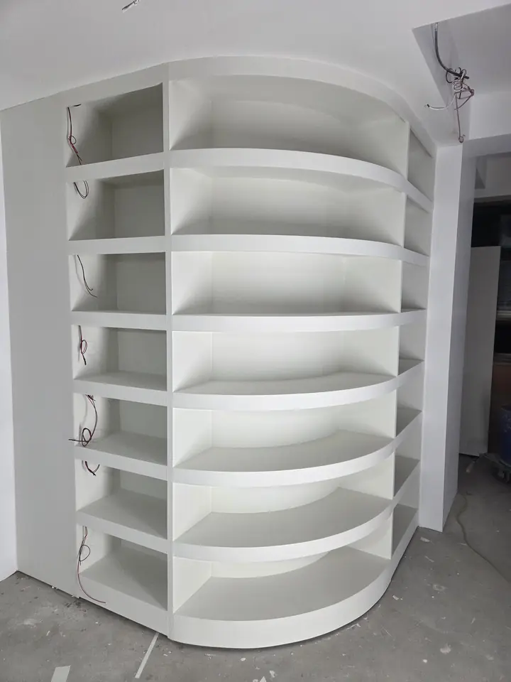 건대 만화책방 원형 진열대